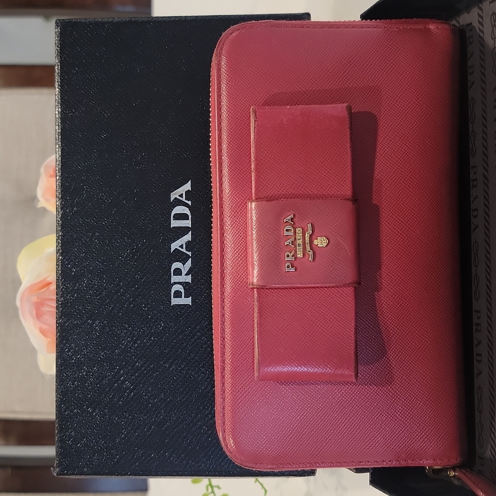 Authentic Prada Saffiano zippy wallet with box